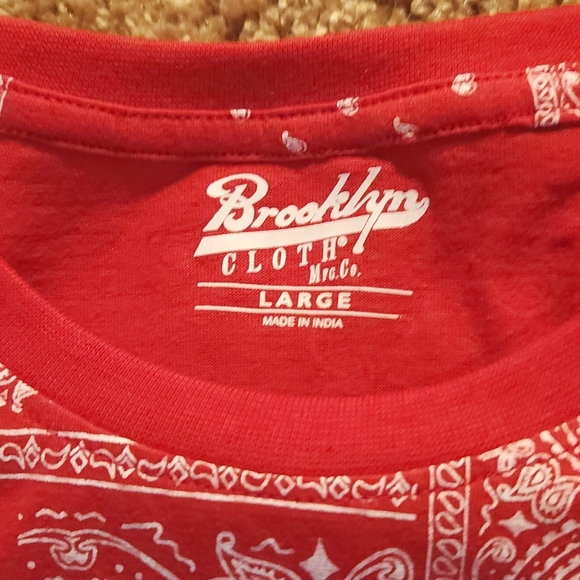 Large Red Bandana print Brooklyn Cloth Mens T Shirt NWT - Picture 3 of 4